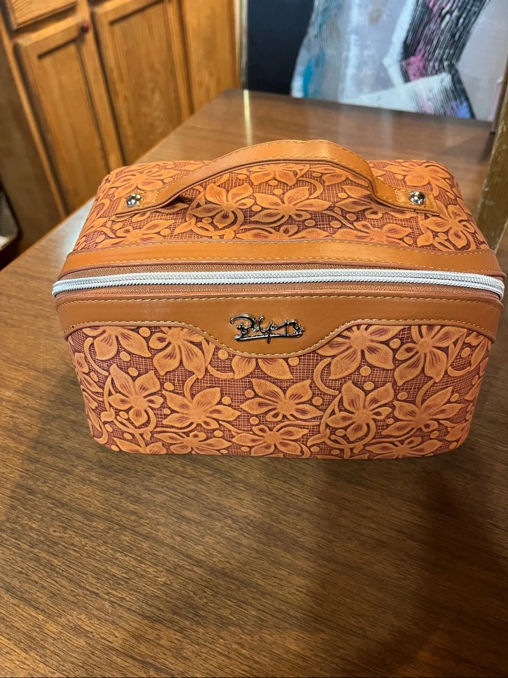 BOYATU cosmetic organizer carry case Brown embossed 10” x 5” x 5” looks new 2130